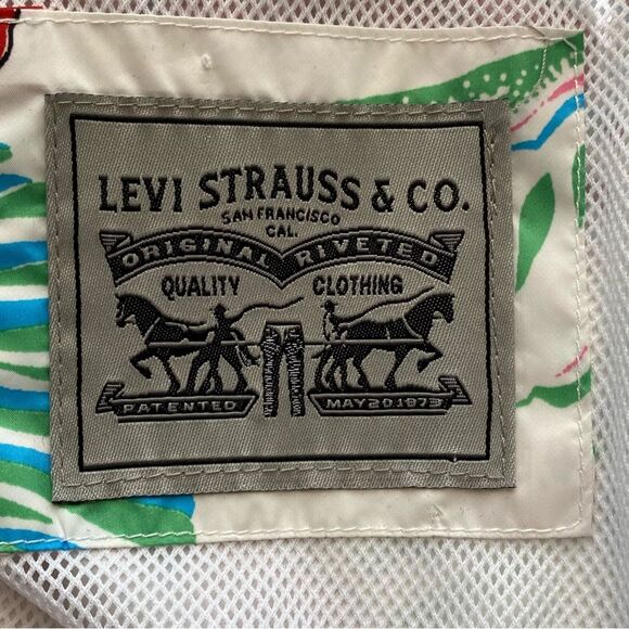 Like New Levi's White Tropical Retro Windbreaker Hooded Jacket Size Medium - Picture 11 of 16